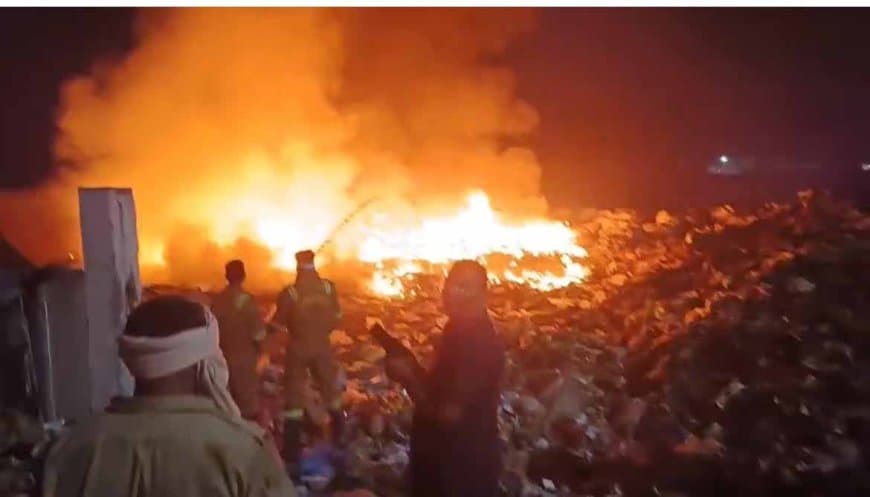 मध्यप्रदेश: आधी रात धधक उठा भोपाल का कचरा प्लांट... सुबह तक उठती रहीं लपटें...अन्ना नगर में हड़कंप