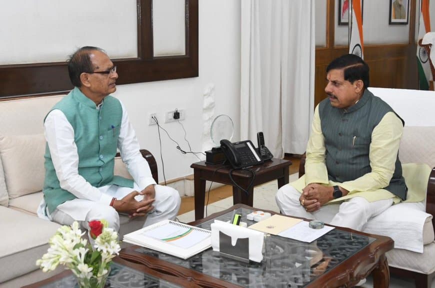 मध्यप्रदेश: मुख्यमंत्री से मिले शिवराज... किसानों को राहत देने वाले कई महत्वपूर्ण विषयों पर किया विचार-विमर्श 