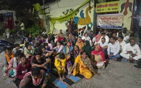 भोपाल में तनाव: झुग्गियां हटाने बस्ती में घुसा अमला... 70 साल से रह रहे 27 परिवार ने ताला लगाकर घर छोड़ा