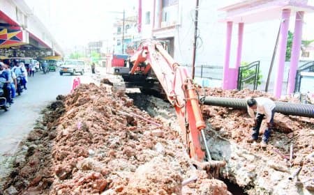 सीवर खुदाई से सड़कें बदहाल, मच्छरों के प्रकोप से सतना शहर में बढ़ी परेशानी