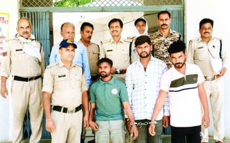 रनेही हत्याकांड में चार आरोपी गिरफ्तार, एक फरार, चाकू बरामद पुलिस जांच जारी