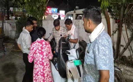 मध्यप्रदेश: दमोह में शिक्षा विभाग के तीन रिश्वतखोरों को सड़क पर 80 हजार लेते लोकायुक्त ने रंगे हाथ पकड़ा