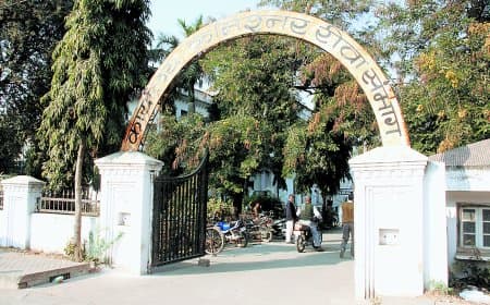 रीवा में प्रशासनिक टकराव गहराया, कलेक्टर के आदेशों पर कमिश्नर की रोक सवालों में