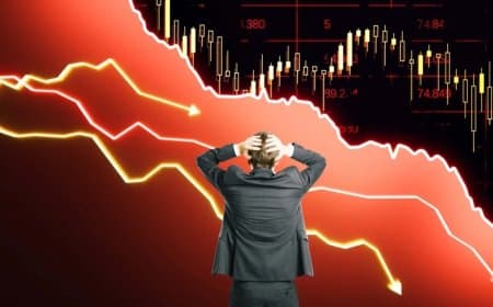 शेयर बाजार में हाहाकार...सेंसेक्स 900 अंक गिरा, निफ्टी 24000 से फिसला