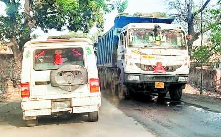 अमिलिया मुख्य मार्ग पर कोल वाहनों का कब्जा, घंटों जाम से जनता बेहाल