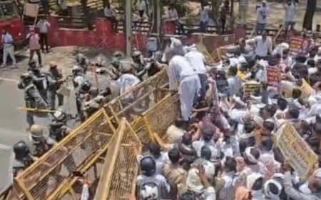 उज्जैन में बवाल: किसान नेता को जिलाबदर करने पर कांग्रेस का उग्र प्रदर्शन, पुलिस ने किया लाठीचार्ज