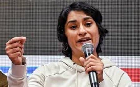 विनेश फोगाट का WFI को जवाब: 'मैं वापसी के लिए योग्य हूँ'; महासंघ ने खेलने पर लगाई रोक।