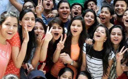 सीबीएसई 12वीं का रिजल्ट: लड़कियां 88.86%, लड़के 82.13 और भोपाल रीजन के 79.43% छात्र सफल