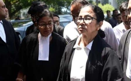 बंगाल: वकील की पोशाक में ममता बनर्जी पहुंची हाईकोर्ट... चोर-चोर के लगे नारों का करना पड़ा सामना 