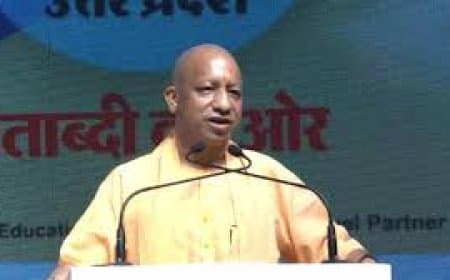 सड़कों पर नमाज बर्दाश्त नहीं, प्यार से मानो या दूसरे तरीके से: सीएम योगी की सख्त चेतावनी