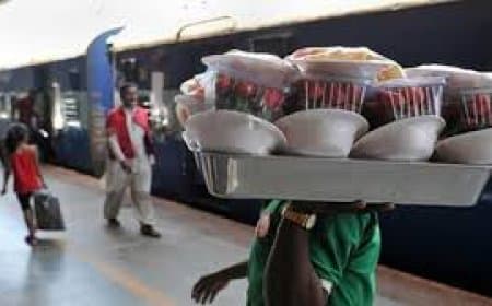 Railway Station Food Price Hike: ट्रेन यात्रियों को बड़ा झटका! रेलवे स्टेशन पर महंगा हुआ खाना, देखें नई रेट लिस्ट