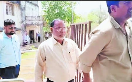 जनजातीय कार्य विभाग का स्थापना प्रभारी 5 हजार रुपये लेते रंगे हाथ ट्रैप