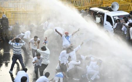 NEET Protest Bhopal: भोपाल में NSUI का बड़ा बवाल, पुलिस ने चलाया वाटर कैनन