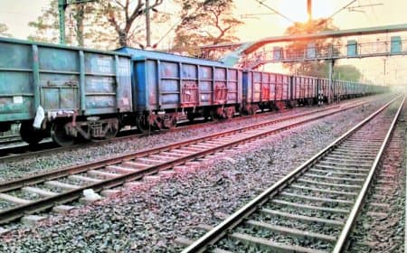 दौड़ती मालगाड़ी दो हिस्सों में बंटी, सुरक्षित रेल संचालन पर सवाल गहरे
