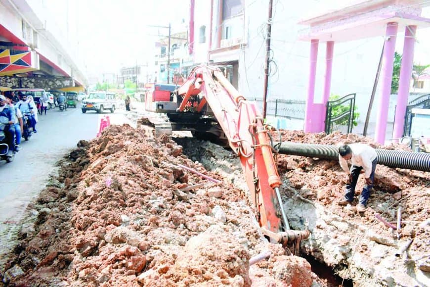 सीवर खुदाई से सड़कें बदहाल, मच्छरों के प्रकोप से सतना शहर में बढ़ी परेशानी