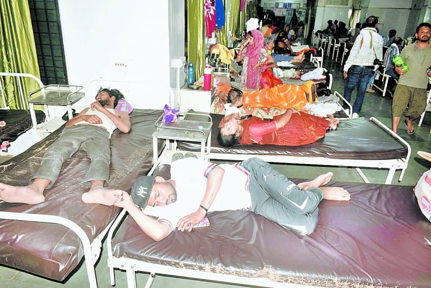 पीएनसी वार्ड में पुरुष भीड़ से निजता खतरे में, अस्पताल व्यवस्था पर गंभीर सवाल