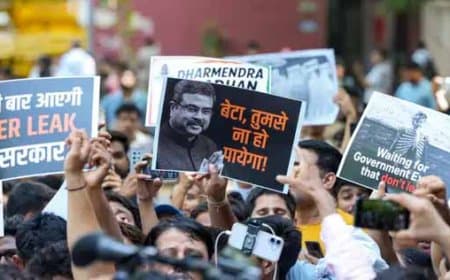 दिल्ली: कॉकरोच जनता पार्टी के फाउंडर अभिजीत जंतर-मंतर पहुंचे... प्रधान का मांगा इस्तीफा  