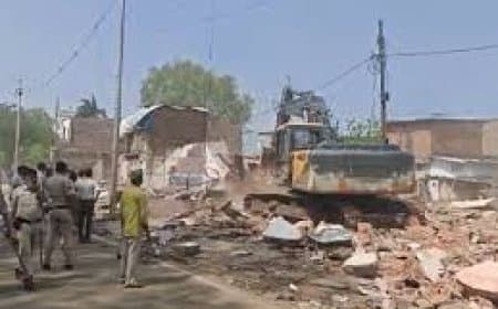 भोपाल : रायसेन रोड पर अतिक्रमण के खिलाफ बड़ी कार्रवाई, 40 करोड़ की जमीन मुक्त, 70 दुकानें और 42 झुग्गियां ढहाईं