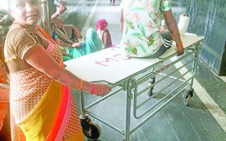 जिला अस्पताल में बदहाल व्यवस्थाएं, मरीजों को हर कदम पर परेशानी झेलनी