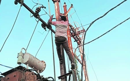 भीषण गर्मी में बिजली खपत रिकॉर्ड स्तर पर, ट्रांसफार्मर फेल बढ़े