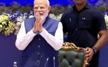 भारत मंडपम में जुटा एनडीए का कुनबां, मोदी सेग नेताओं ने खाई झालमुड़ी, जानिए कैसे आगे निकले नेहरू से मोदी