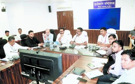 फार्मर रजिस्ट्री में धीमी प्रगति पर सख्त कलेक्टर, अधिकारियों को नोटिस निर्देश