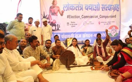 कांग्रेस का 'लोकतंत्र बचाओ सत्याग्रह': दिग्विजय ने उठाए चुनाव आयोग और राम मंदिर ट्रस्ट पर सवाल