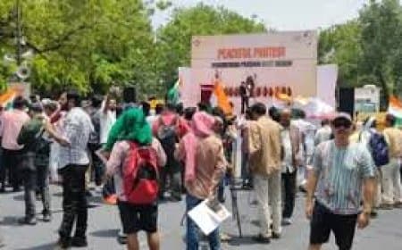 NEET पेपर लीक: दिल्ली के जंतर-मंतर पर CJP का 'थाली बजाओ' प्रदर्शन, शिक्षा मंत्री के इस्तीफे पर अड़े प्रदर्शनकारी