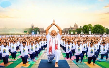 विश्व योग दिवस आज: पीएम मोदी ने किए चार आसन... बोले- ये सिर्फ व्यायाम नहीं, मानव आत्मा की अभिव्यक्ति