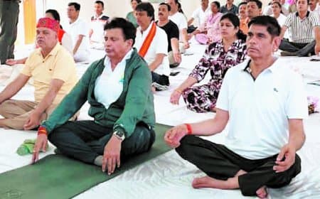 योग दिवस पर जिलेभर में आयोजन, स्वास्थ्य और संतुलन का संदेश