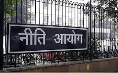 नीति आयोग रिपोर्ट: भारत का व्यापार असंतुलन और आर्थिक चुनौतियां - क्या सर्विस सेक्टर कब तक संभालेगा मोर्चा?