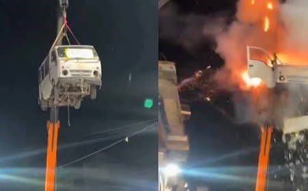 उज्जैन: बड़नगर में मोहर्रम जुलूस के दौरान क्रेन से लटकी वैन में किया ब्लास्ट, 4 लोगों पर FIR दर्ज