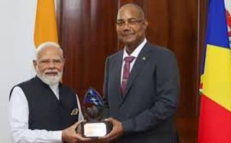पीएम मोदी को सेशेल्स का सर्वोच्च नागरिक सम्मान 'गार्जियन ऑफ ब्लू होराइजन' मिला