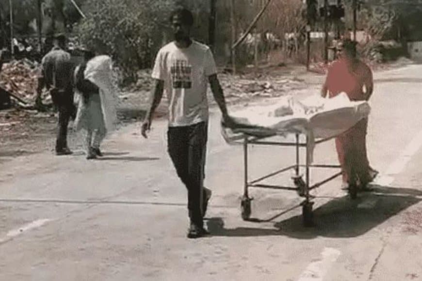 इंदौर MY अस्पताल में स्ट्रेचर कांड पर बड़ा एक्शन, सिक्योरिटी इंचार्ज बर्खास्त, डॉक्टर-नर्सों का वेतन कटा