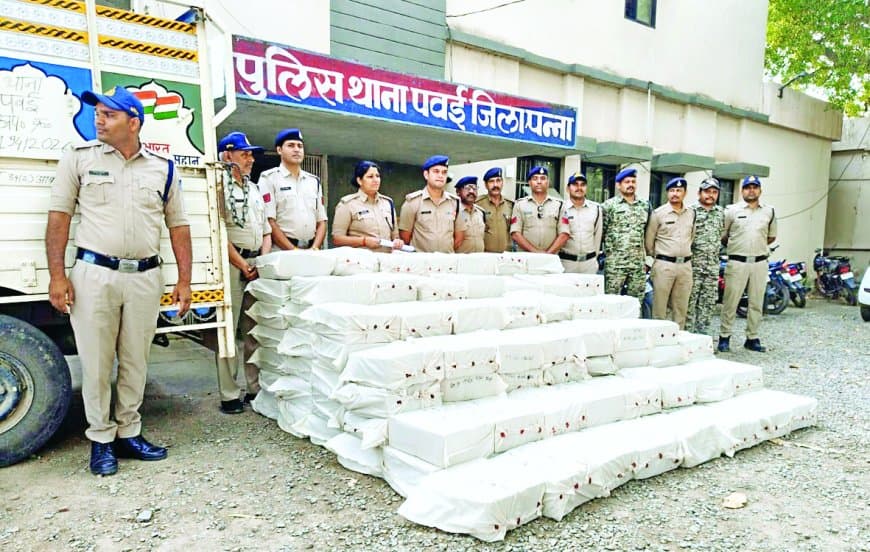 पवई पुलिस ने पकड़ी अवैध शराब से भरी पिकअप, चालक फरार