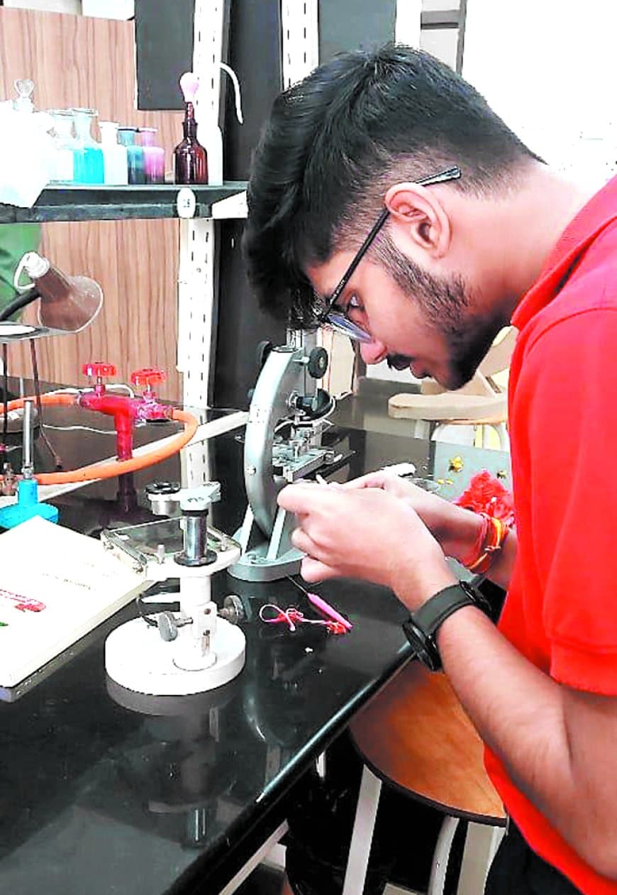 कचरे से हेल्थ प्रोडक्ट बनाकर अजयदीप ने रचा नवाचार का इतिहास