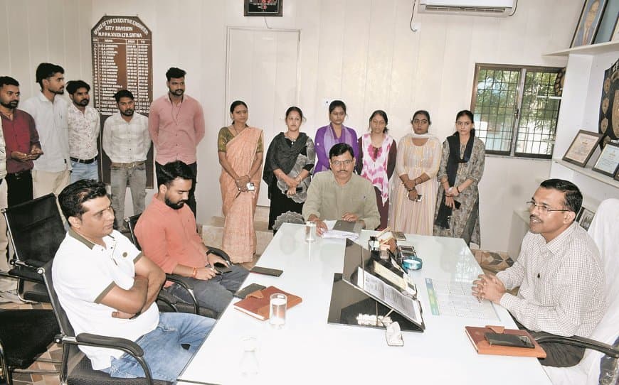 बिजली शिकायतों पर सख्त डीई, लापरवाही पर कार्रवाई की चेतावनी दी