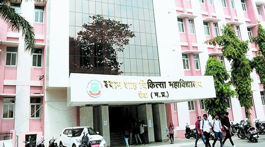 सिर्फ विभाग ही रह गए, सीनियर रेसीडेंट के पद कहीं और चले गए, चहेतों को पदस्थ कर कमा रहे