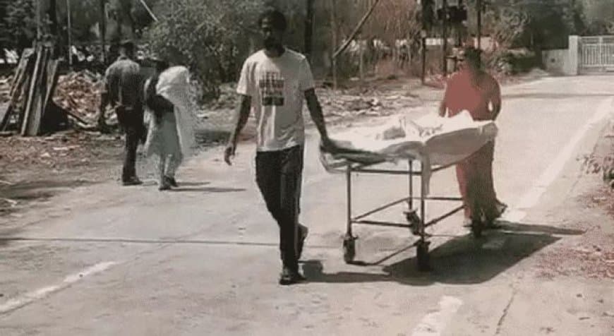 इंदौर MY अस्पताल में स्ट्रेचर कांड पर बड़ा एक्शन, सिक्योरिटी इंचार्ज बर्खास्त, डॉक्टर-नर्सों का वेतन कटा