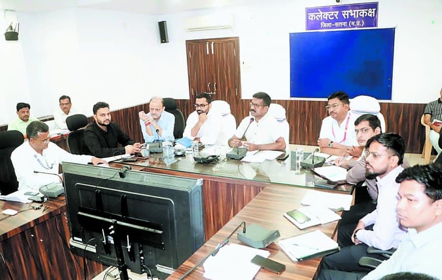 फार्मर रजिस्ट्री में धीमी प्रगति पर सख्त कलेक्टर, अधिकारियों को नोटिस निर्देश