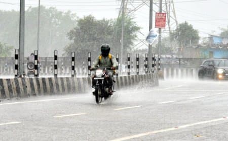 मध्य प्रदेश में भारी बारिश का कहर: 40 से ज्यादा जिलों में बिगड़े हालात, नदियों का जलस्तर बढ़ा
