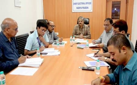 दतिया उपचुनाव: मुख्य निर्वाचन पदाधिकारी ने तैयारियों का लिया जायजा, दिए कड़े निर्देश