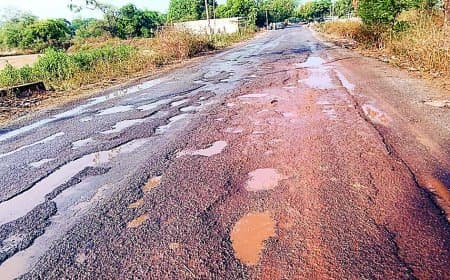 पांच करोड़ मंजूर फिर भी अधूरी सड़क, गड्ढों से सतना-सेमरिया मार्ग पर बढ़ा खतरा लगातार