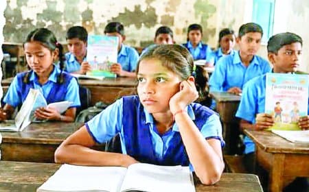 जिले के हजारों विद्यार्थियों को अब तक नहीं मिली पाठ्यपुस्तकें, वितरण व्यवस्था सवालों के घेरे में