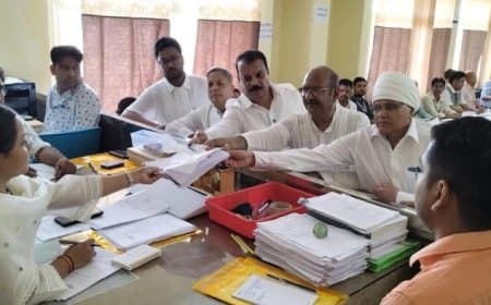 मध्यप्रदेश: दतिया उपचुनाव में कांग्रेस प्रत्याशी घनश्याम ने भरा पर्चा, नायक नाराज ... दिग्विजय ने कहा-चल हट...