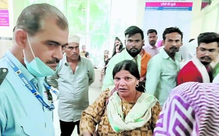 सोनोग्राफी रिपोर्ट से नाराज महिला का अस्पताल में हंगामा, फीस वापसी की जिद पर अड़ी