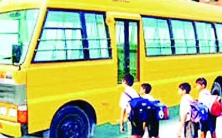 सीधी में स्कूली वाहनों की सुरक्षा नियमों की अनदेखी, बच्चों की जान जोखिम में हरदिन