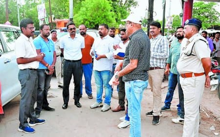 कलेक्टर ने तय की सड़क निर्माण समयसीमा, दो माह में बेहतर यातायात व्यवस्था का लक्ष्य निर्धारित