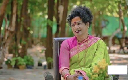 दतिया में दिलचस्प नजारा... उपचुनाव में मंगल गीत से सजा चुनावी मंच... अब नजर उतारकर मांगे जा रहे वोट 
