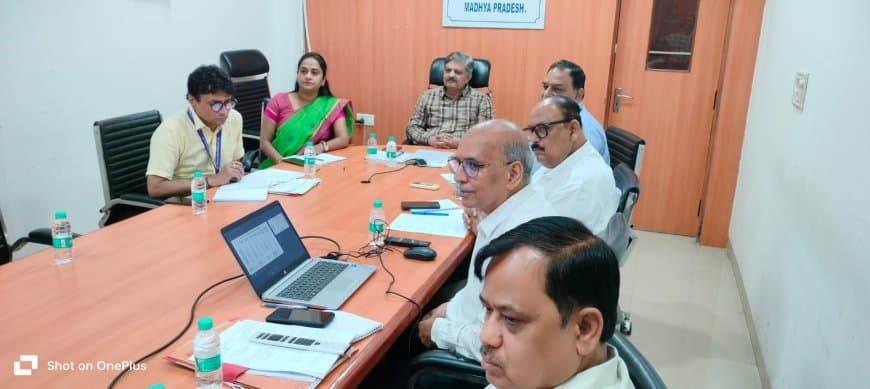 दतिया उपचुनाव: निष्पक्ष मतदान में नहीं रहे कोई कसर-मुख्य निर्वाचन पदाधिकारी ने दिए निर्देश